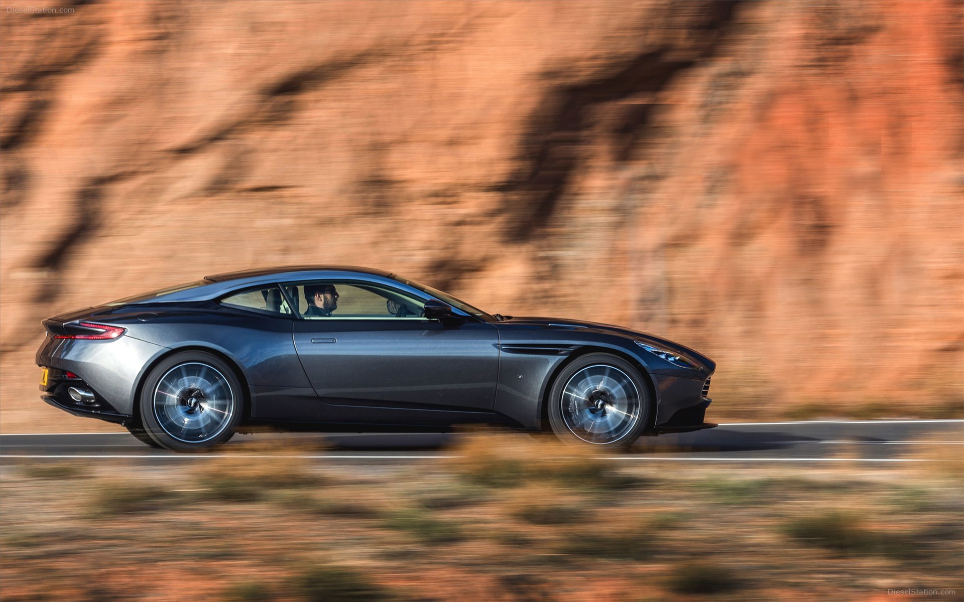 Aston Martin DB11 2017